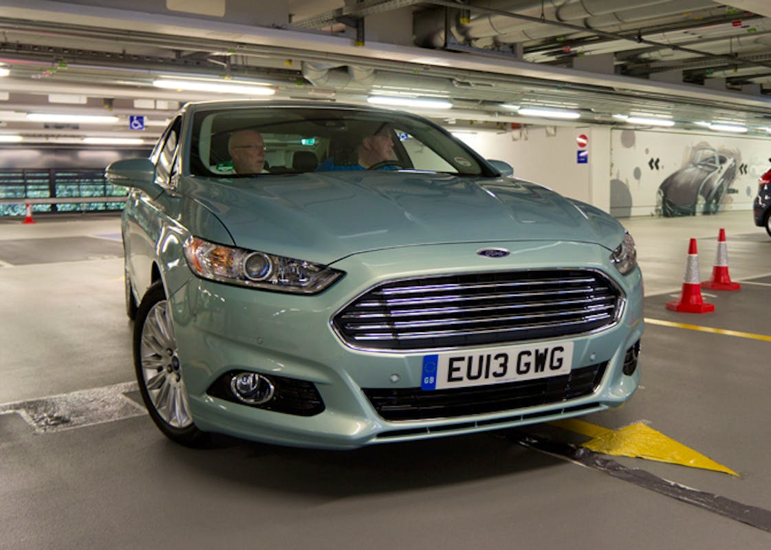 Ford Mondeo Review and Road Test - Drive