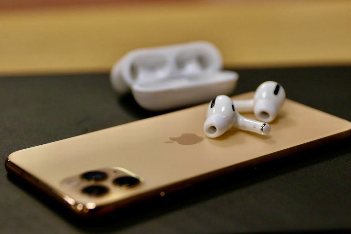 airpod pros with case on iphone 11 pro