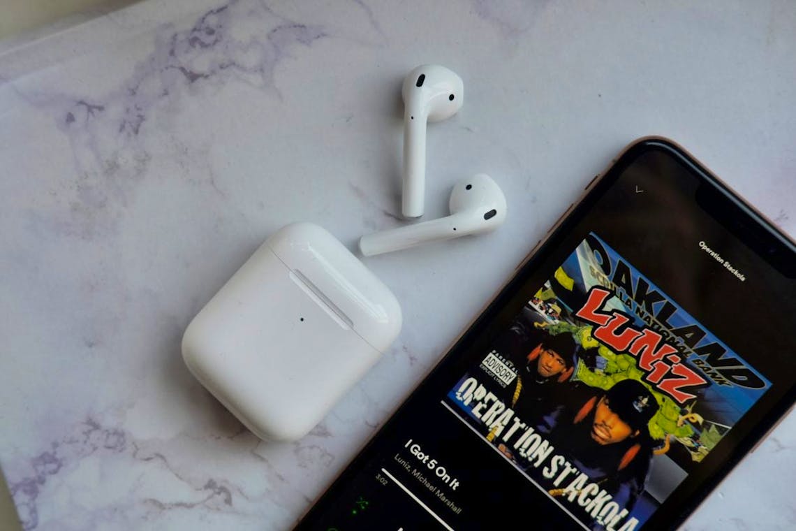 airpods with case