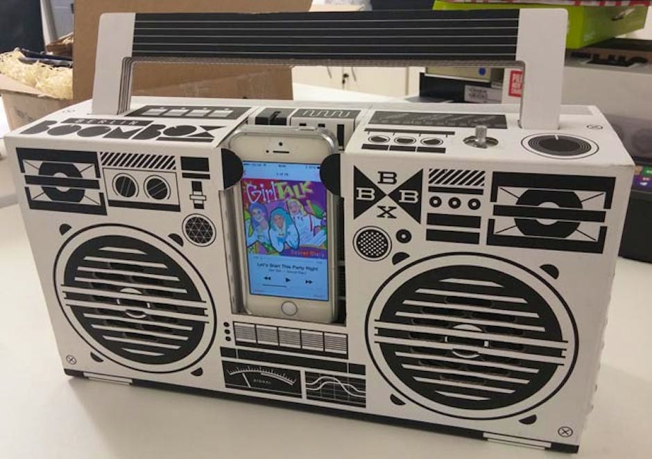 The cardboard boom box that pumps out your smartphone's tunes