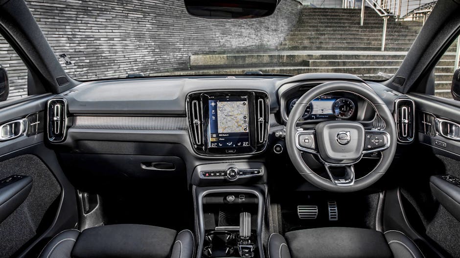 Volvo XC40 interior and Sensus infotainment system