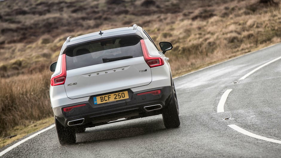 Volvo XC40 exhaust and rear profile